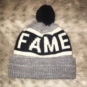 Fame Beanie with pom pom